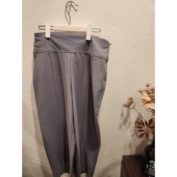 Athleta Stellar wide Crop size 8 stretch grey wrinkle resistant UPF 50+ Pants - Picture 3 of 7